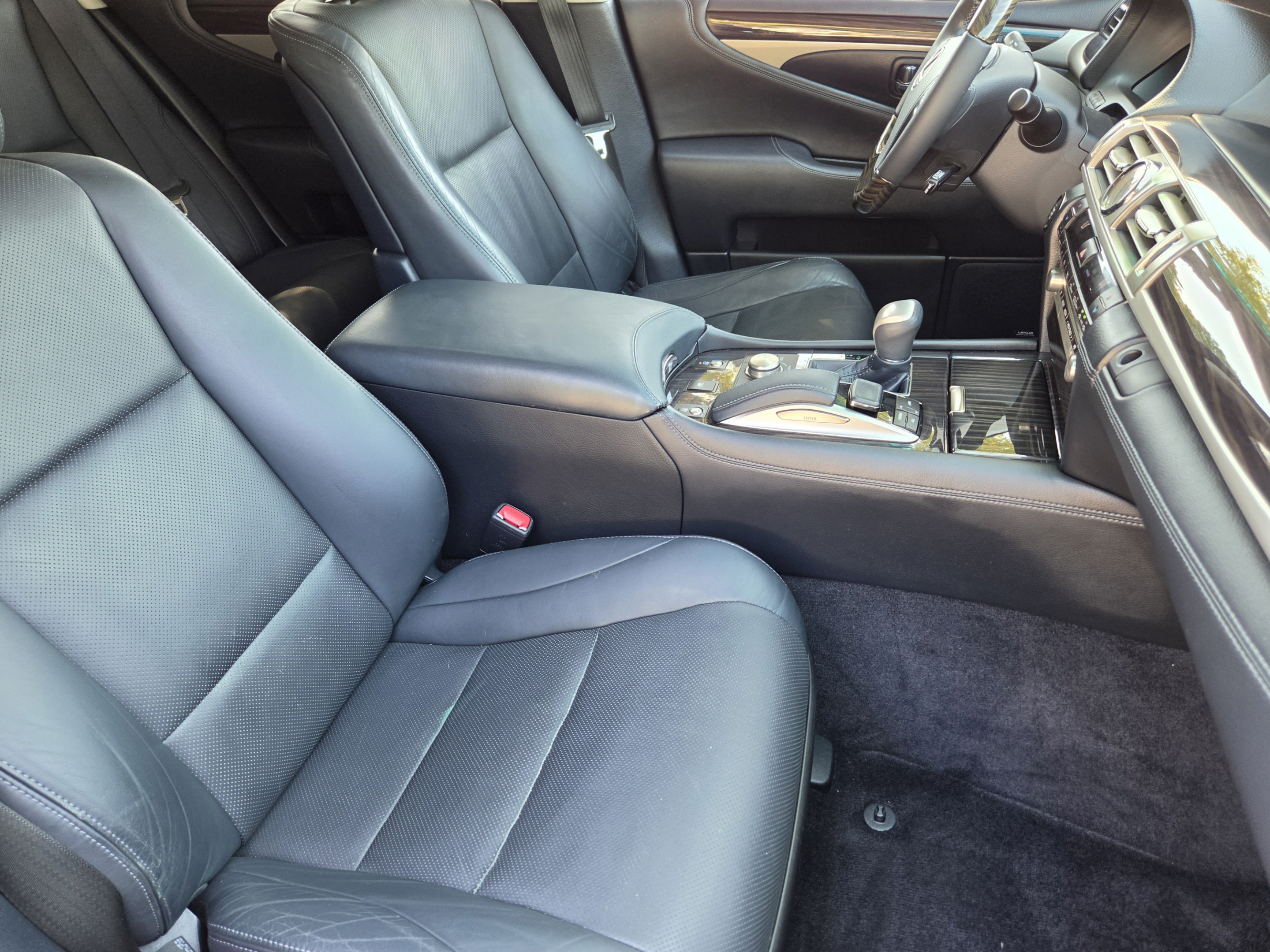 Used 2017 Lexus LS 460 w/ Comfort Package RWD image 6