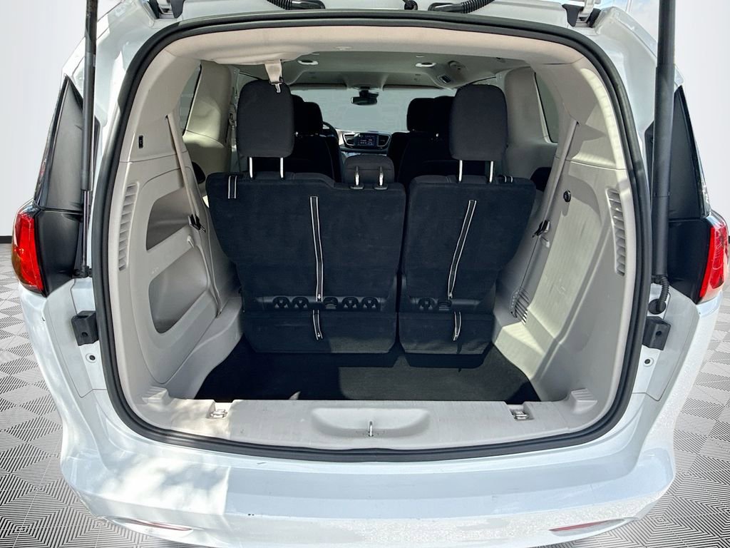 Used 2023 Chrysler Voyager LX FWD image 26