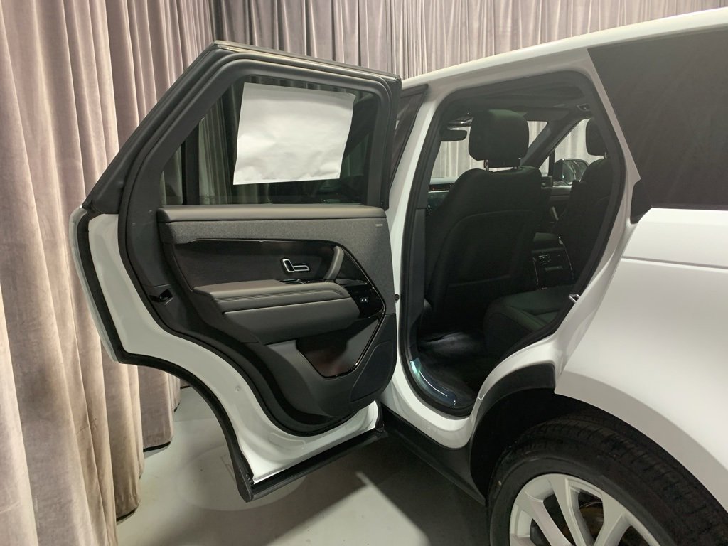 Used 2025 Land Rover Range Rover Sport image 8