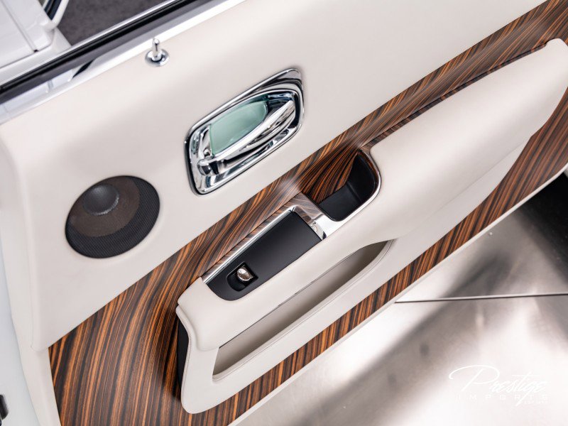 Used 2016 Rolls-Royce Dawn image 38