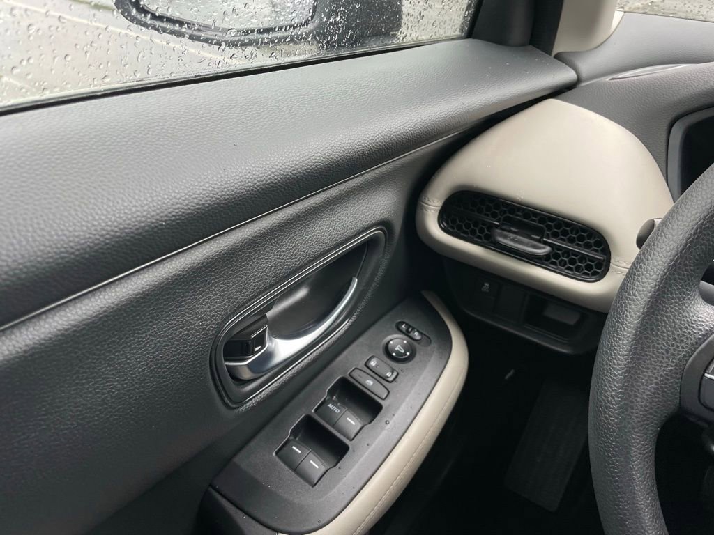 Certified 2025 Honda HR-V LX image 22