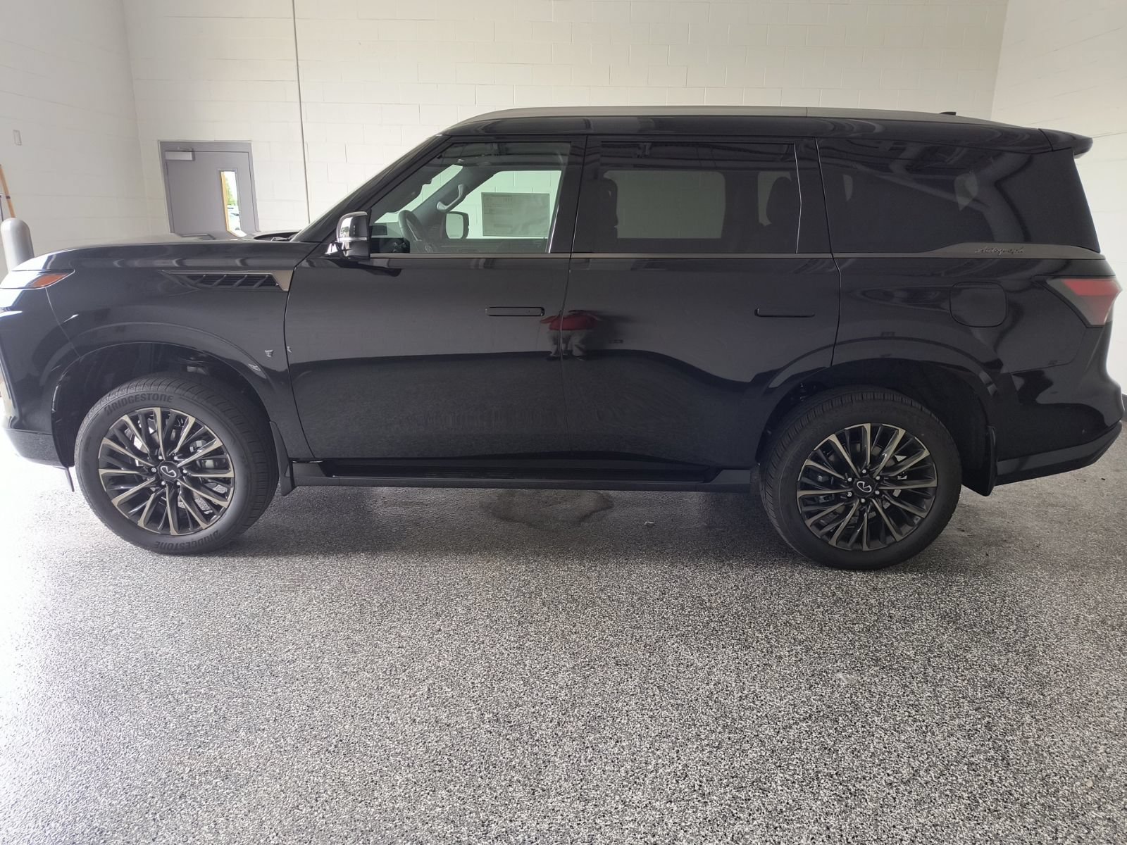 New 2027 INFINITI QX80 Autograph w/ Premium Cargo Package AWD/4WD image 2