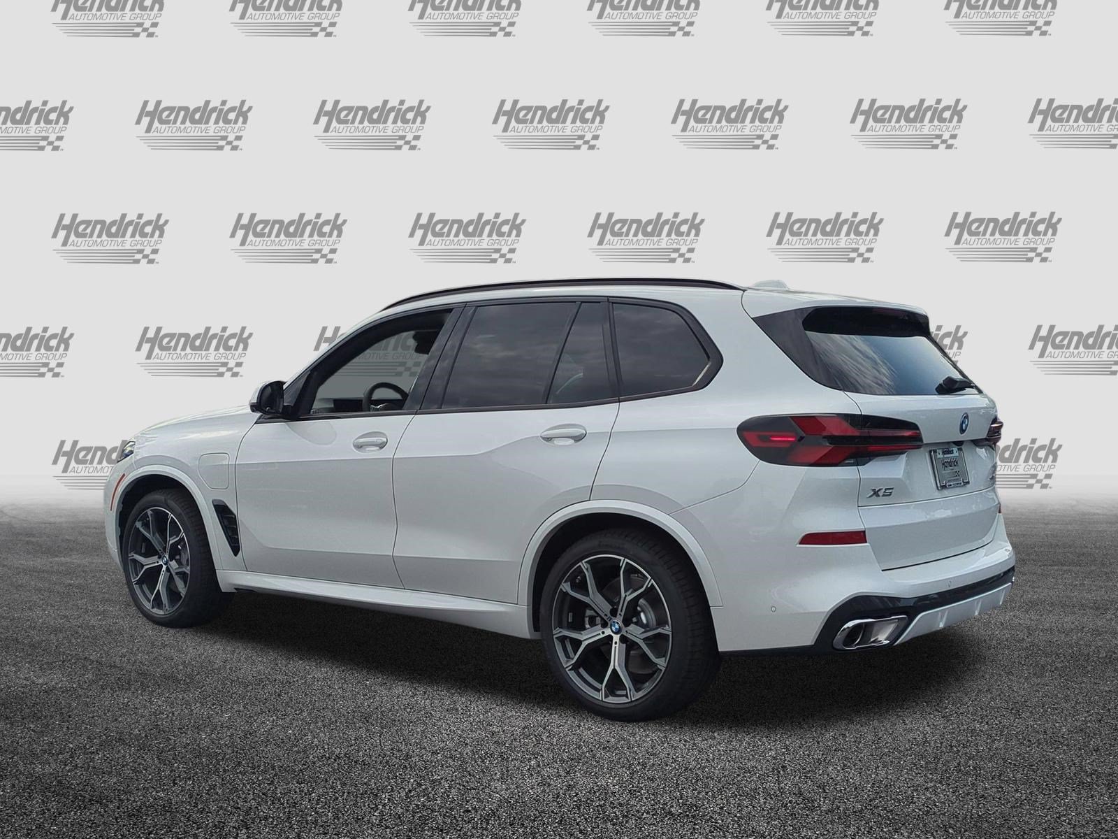 New 2026 BMW X5 xDrive50e w/ M Sport Package AWD/4WD image 8
