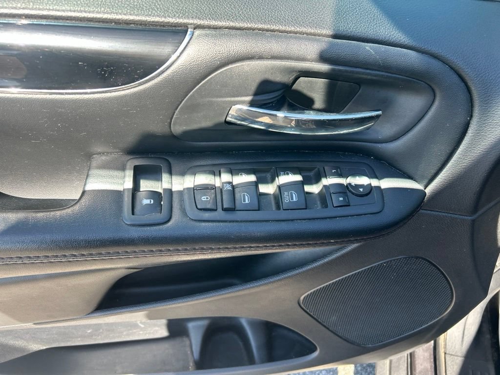 Used 2020 Dodge Grand Caravan SE FWD image 12