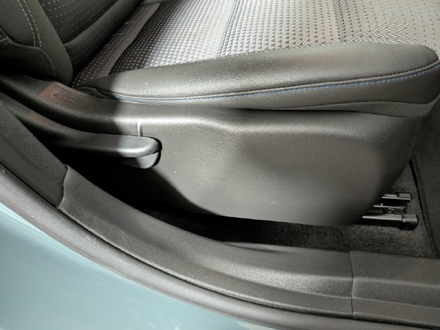 Used 2025 Chevrolet Trax LT FWD image 38