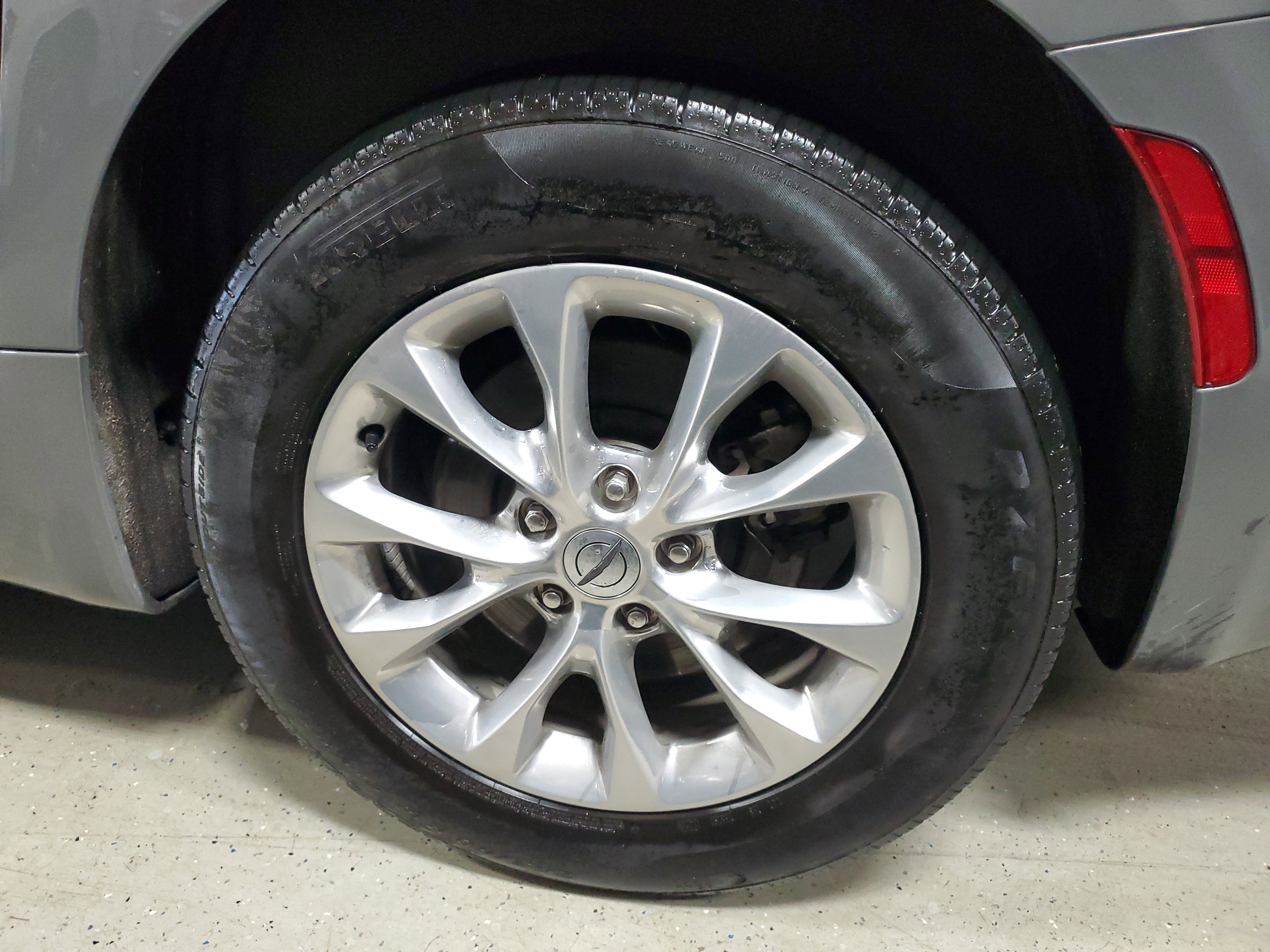 Used 2022 Chrysler Pacifica Touring-L AWD/4WD image 6