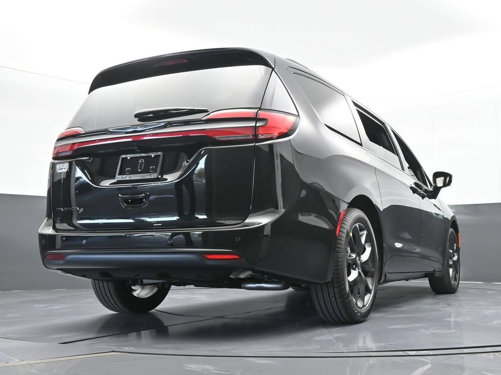 New 2026 Chrysler Pacifica Select w/ S Appearance Package FWD image 59