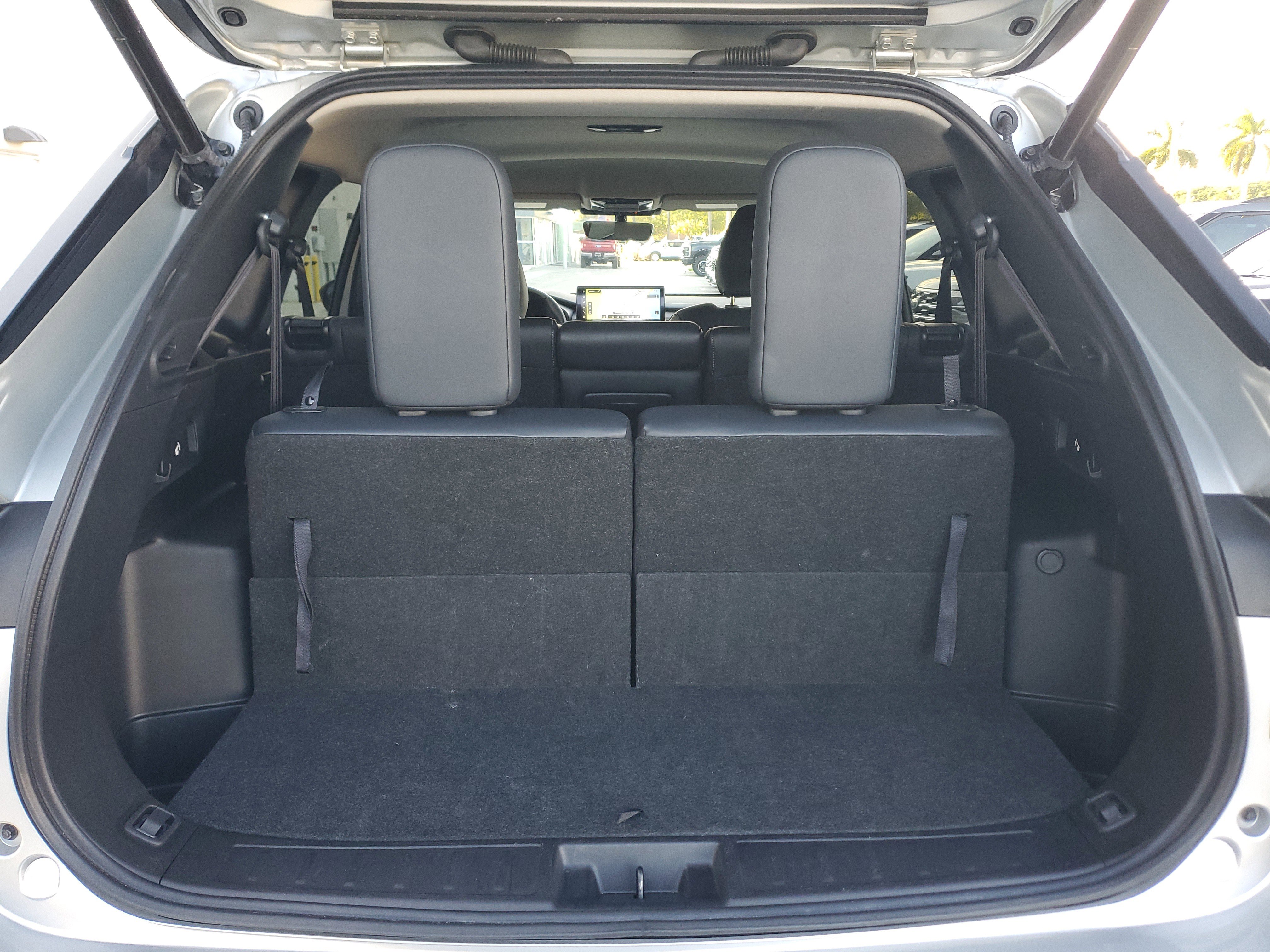 Used 2025 Mitsubishi Outlander SE image 16