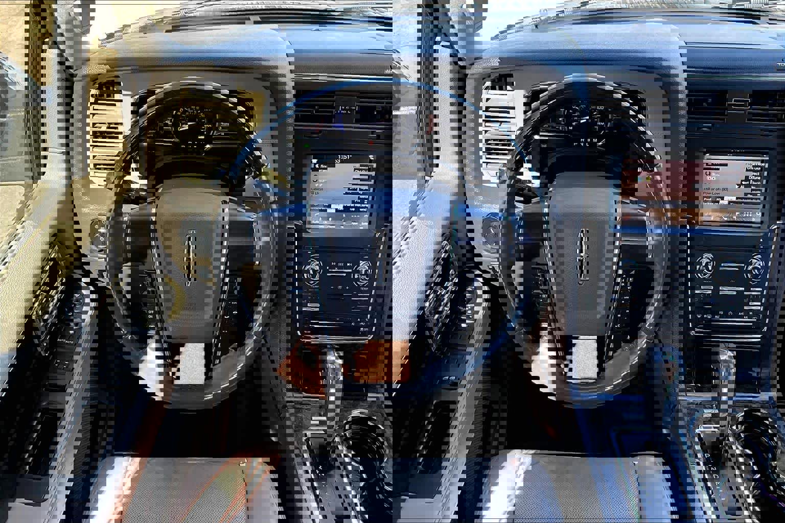 Used 2017 Lincoln Navigator Select image 6