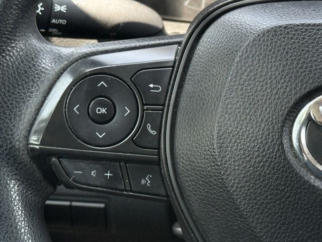 Used 2022 Toyota Corolla LE FWD image 14