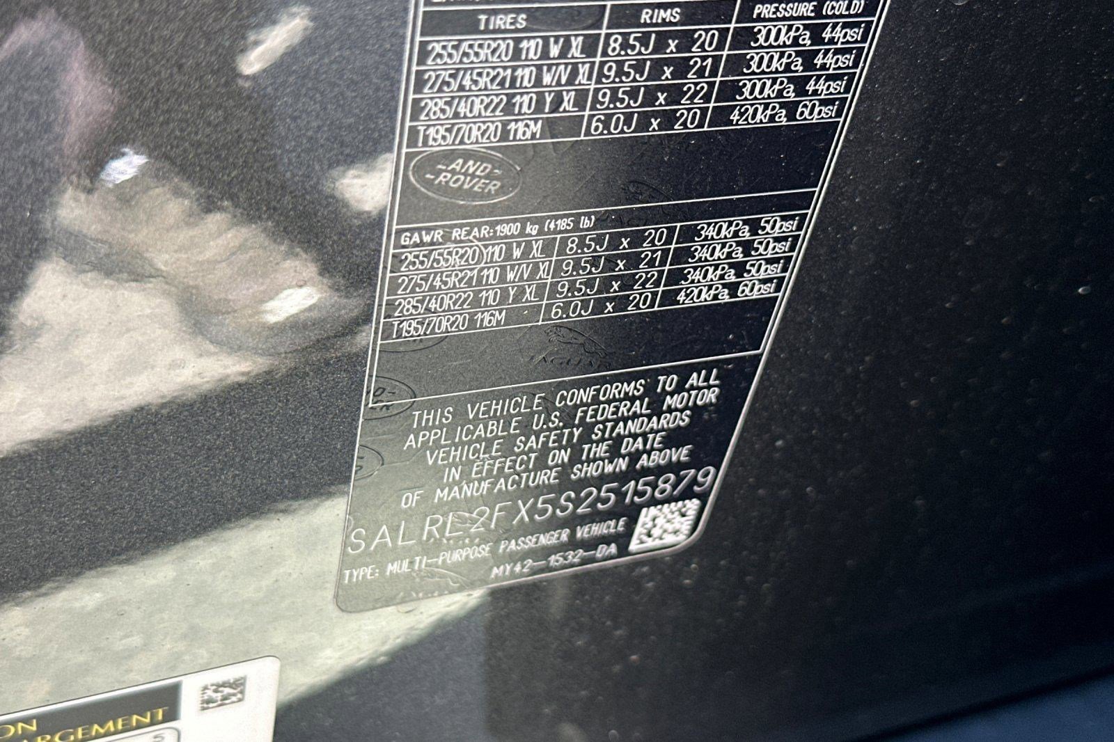 Used 2025 Land Rover Discovery Dynamic SE AWD/4WD image 20