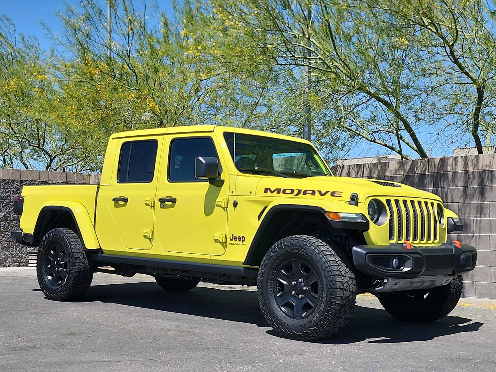 Used 2023 Jeep Gladiator Mojave w/ LED Lighting Group AWD/4WD image 3