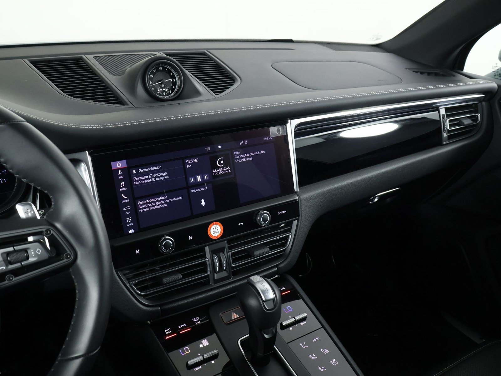 Certified 2026 Porsche Macan AWD/4WD image 13