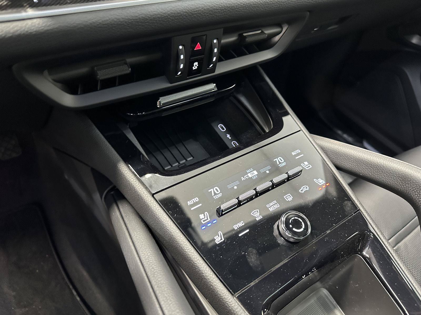 New 2026 Porsche Cayenne Coupe AWD/4WD image 32