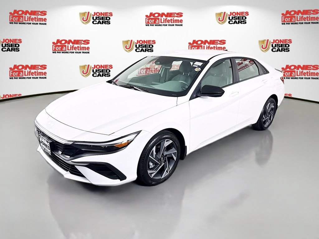 Certified 2025 Hyundai Elantra Sport FWD image 12