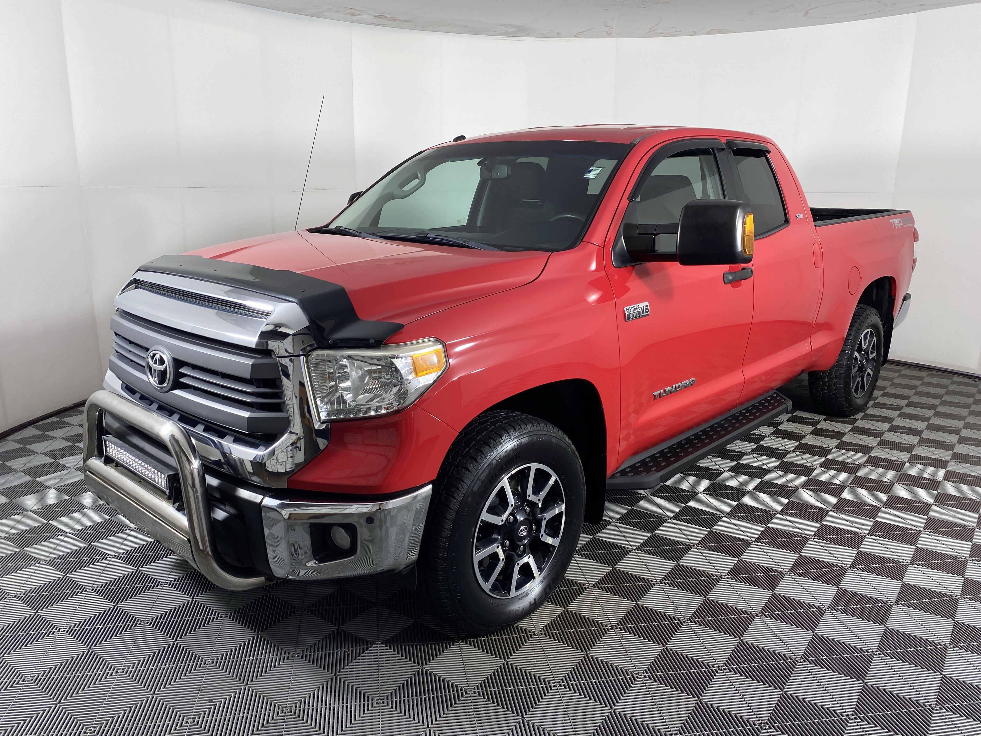 Used 2014 Toyota Tundra SR5 AWD/4WD image 8