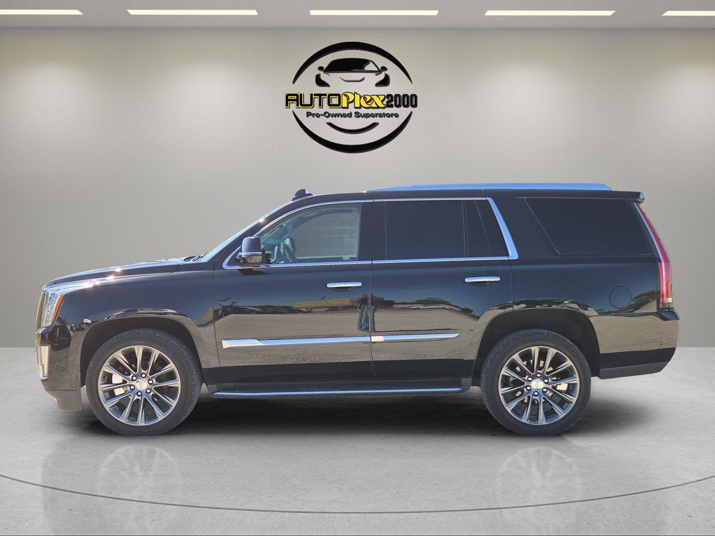 Used 2020 Cadillac Escalade Luxury image 4