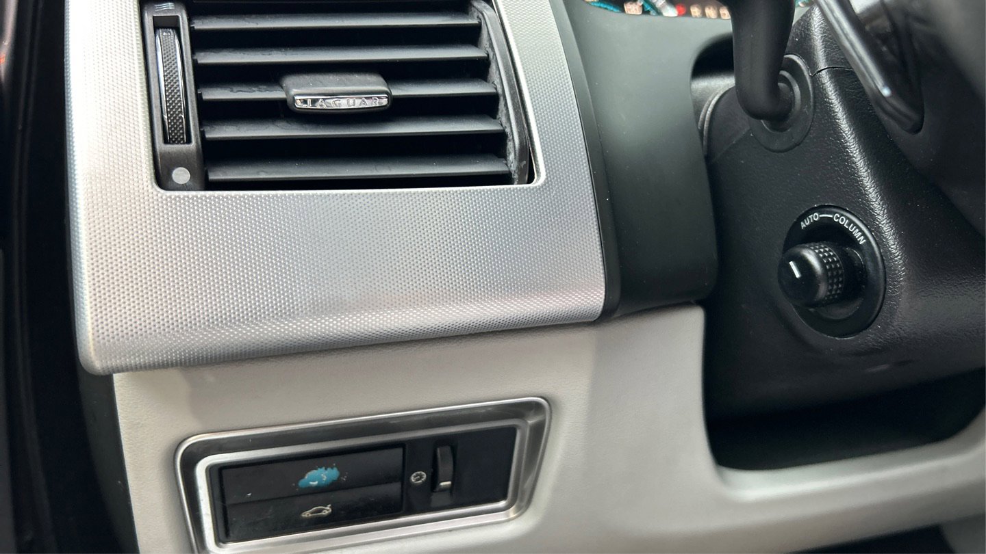Used 2013 Jaguar XF 3.0 image 37