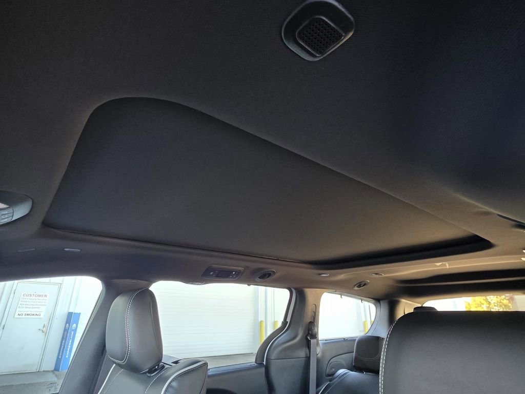 New 2026 Chrysler Pacifica Limited w/ Uconnect Theater Family Group image 8