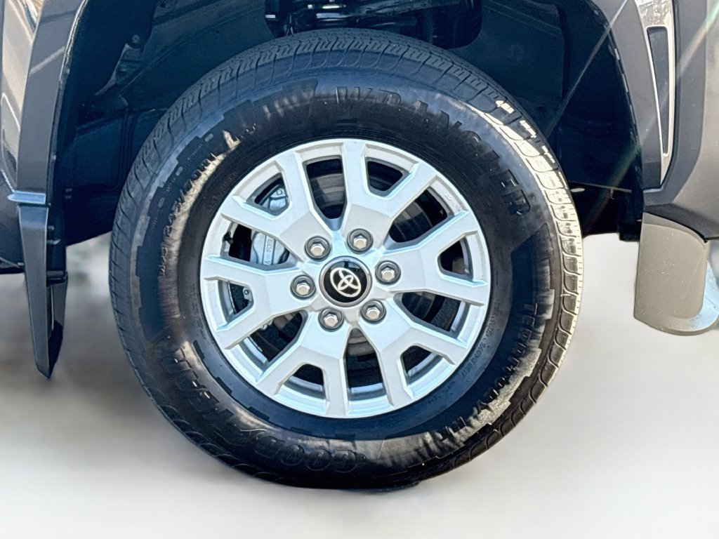 Used 2025 Toyota Tacoma SR5 AWD/4WD image 31