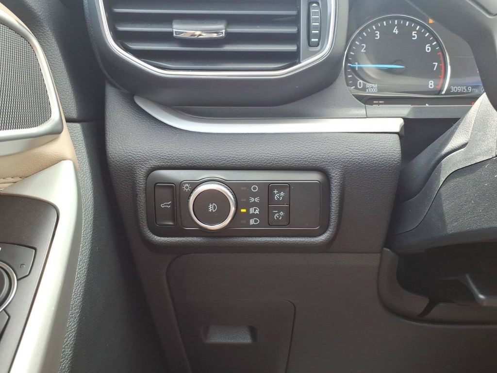 Used 2023 Ford Explorer XLT w/ Equipment Group 202A AWD/4WD image 16