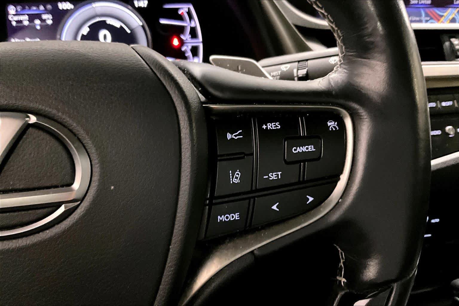 Used 2019 Lexus ES 300h w/ Premium Package FWD image 24