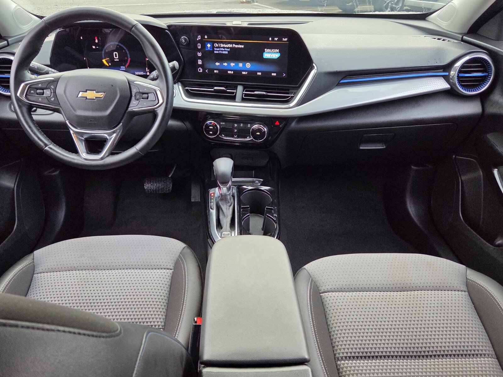 Certified 2025 Chevrolet Trax LT w/ LT Convenience Package FWD image 16