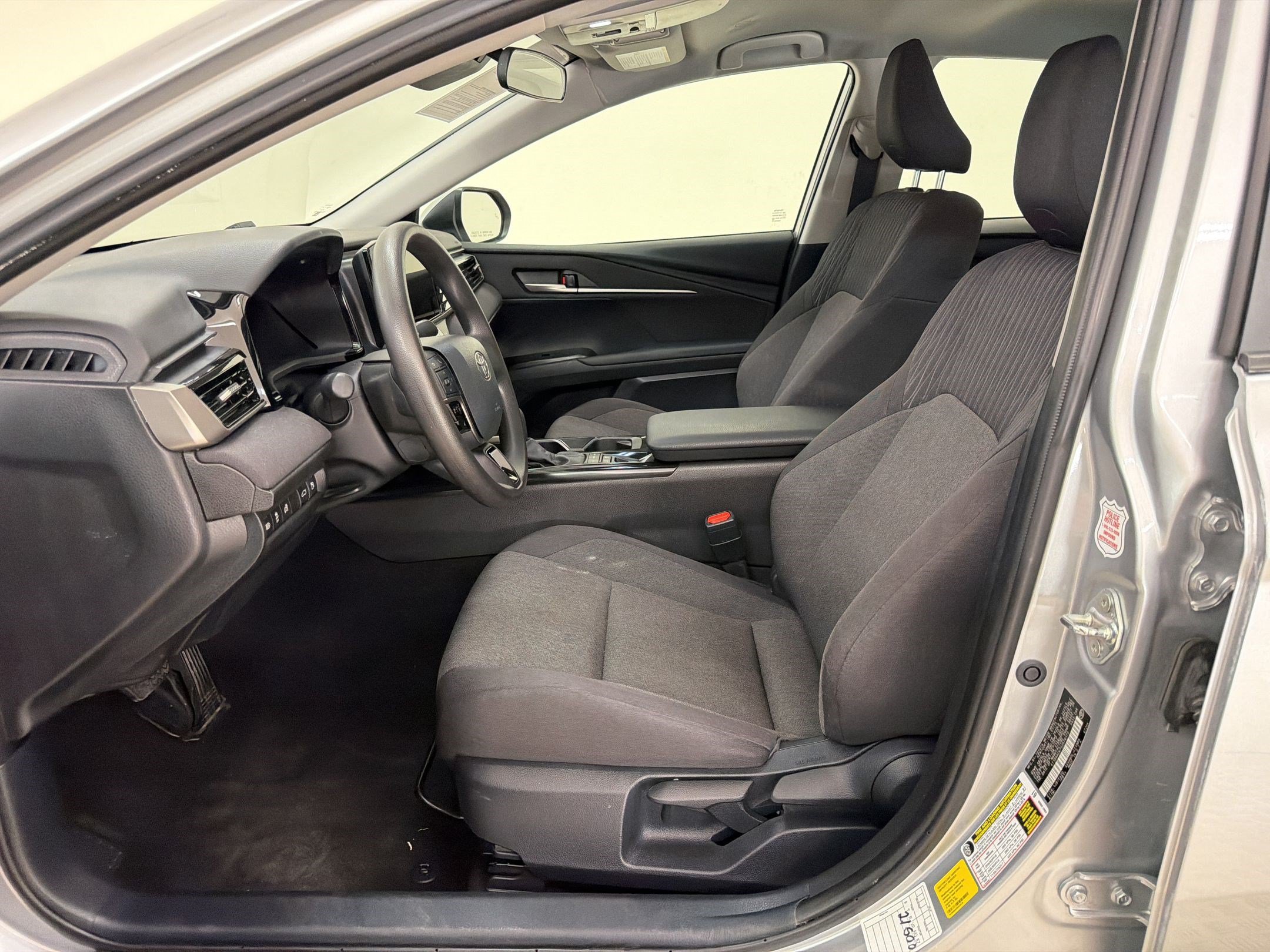 Used 2025 Toyota Camry LE FWD image 5