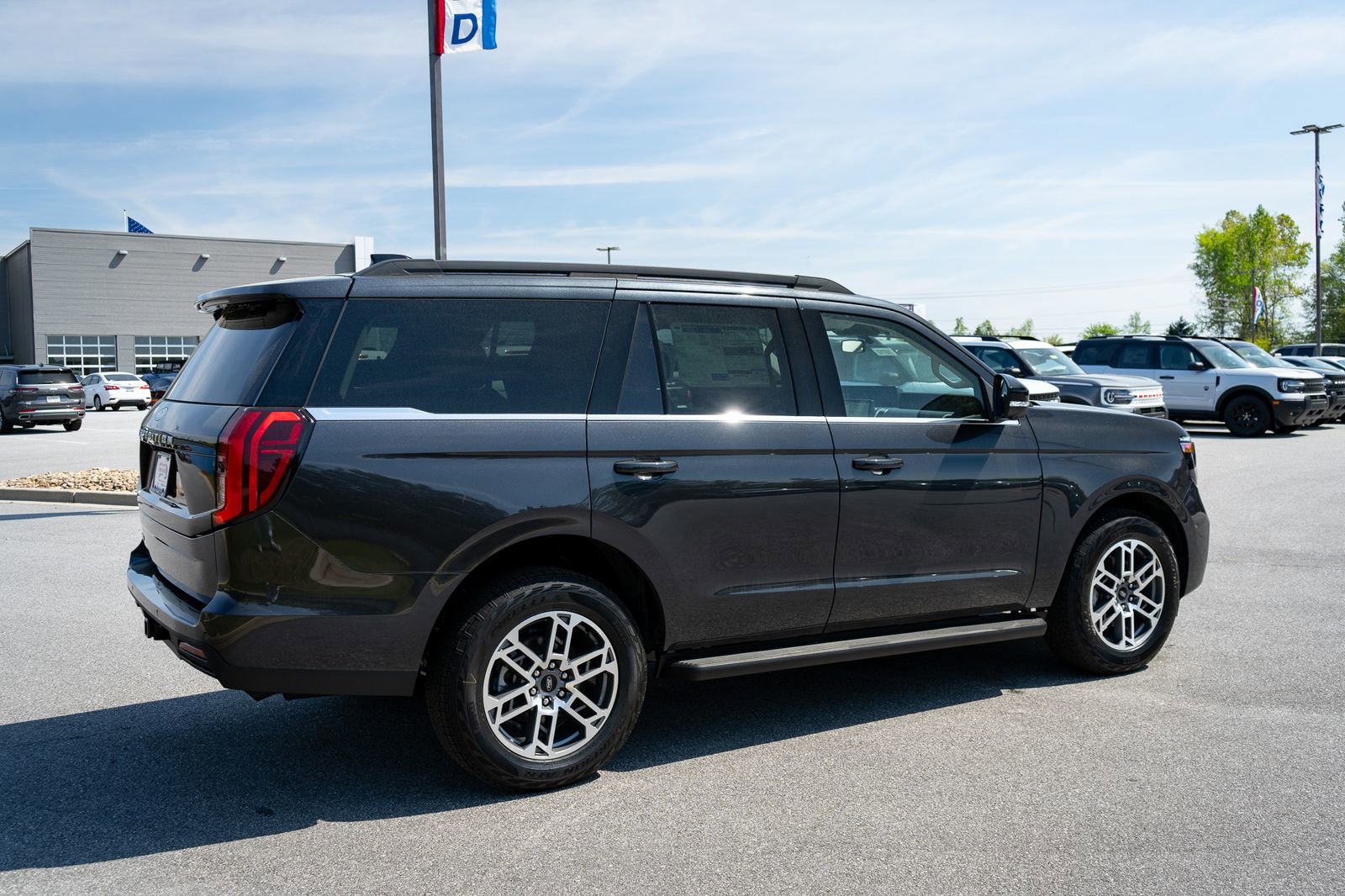 New 2026 Ford Expedition Active AWD/4WD image 10