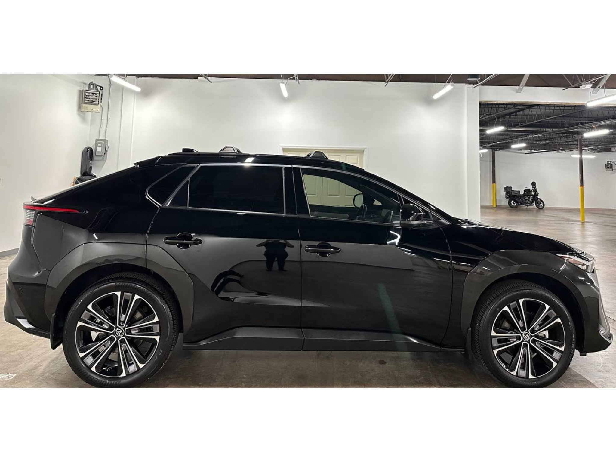 Used 2025 Toyota bZ4X AWD image 9