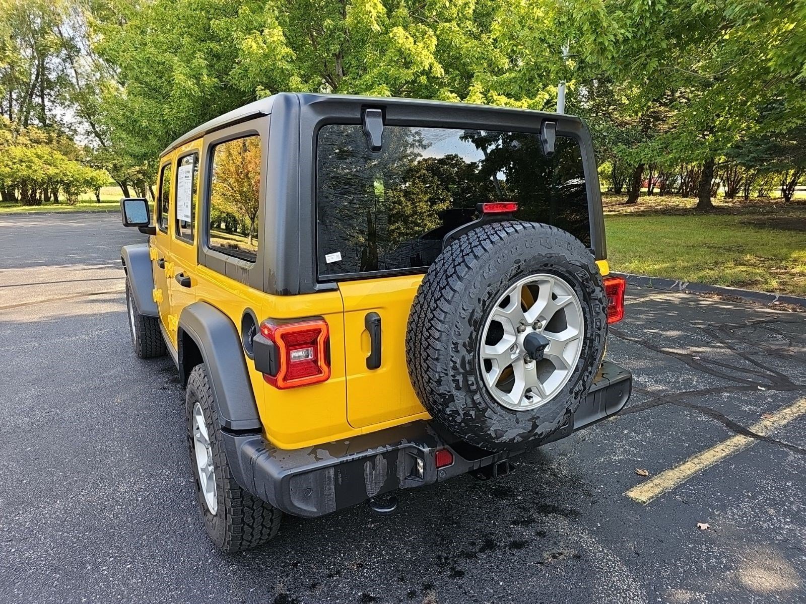 Used 2021 Jeep Wrangler Unlimited Sport AWD/4WD image 3