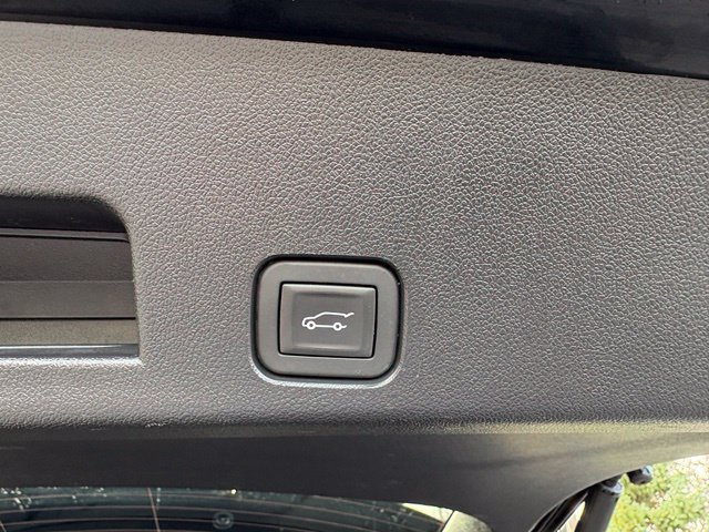 Used 2026 Chevrolet Traverse LT AWD/4WD image 11