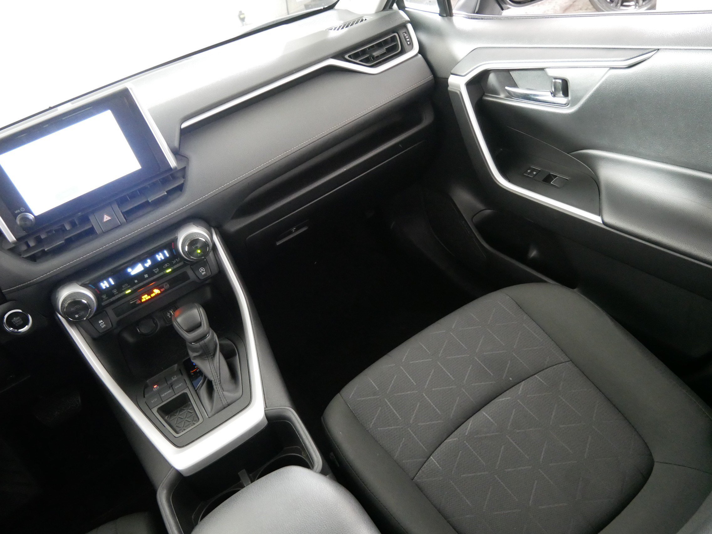 Certified 2024 Toyota RAV4 XLE FWD image 11