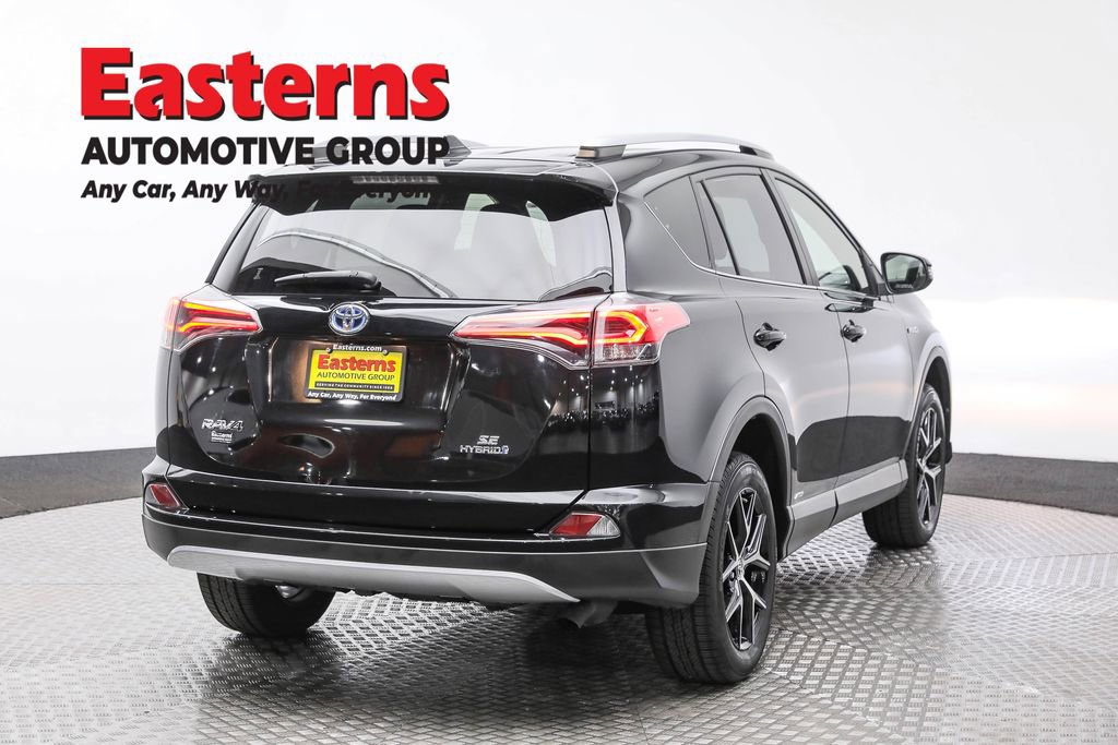 Used 2018 Toyota RAV4 SE image 5