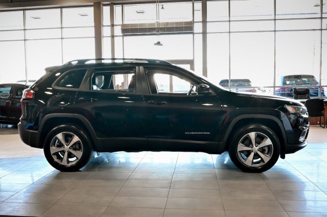Used 2022 Jeep Cherokee Limited w/ Mopar Interior Package image 4