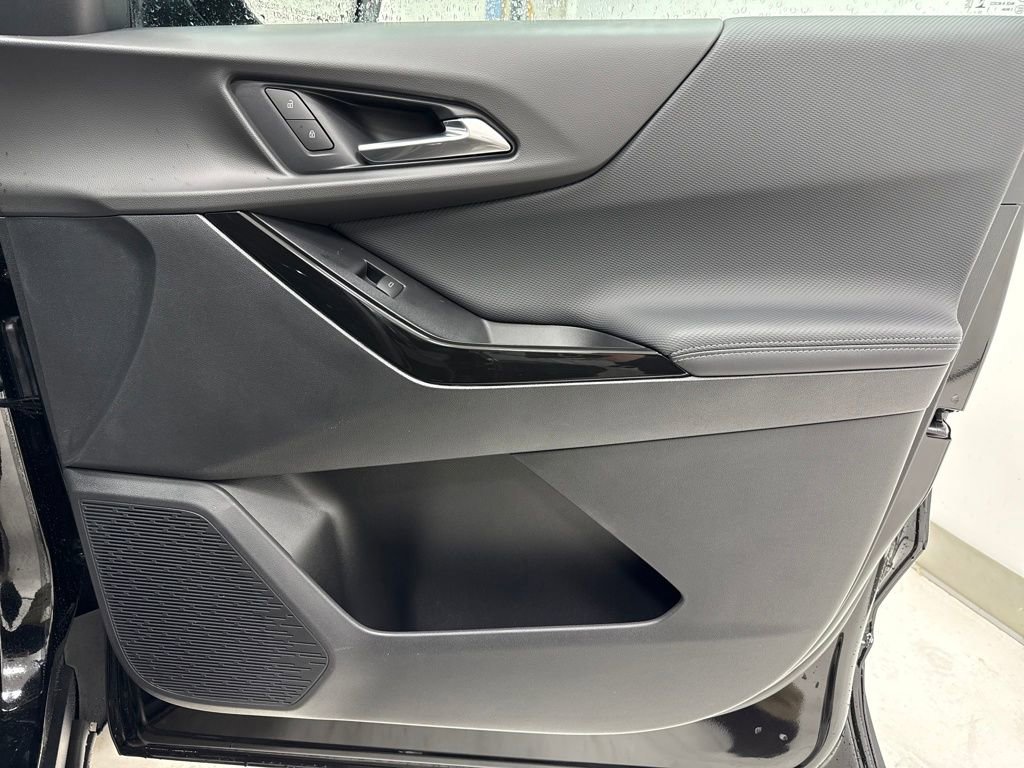 New 2026 Chevrolet Equinox LT w/ Midnight Edition image 8