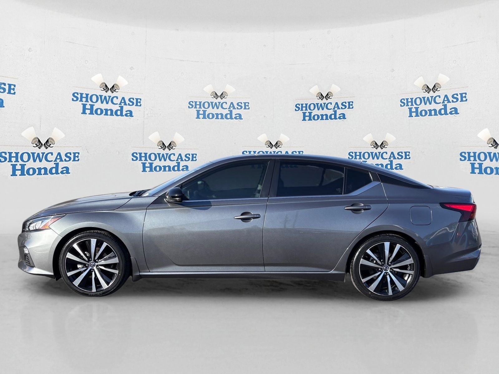 Used 2020 Nissan Altima 2.5 SR w/ Premium Package FWD image 4