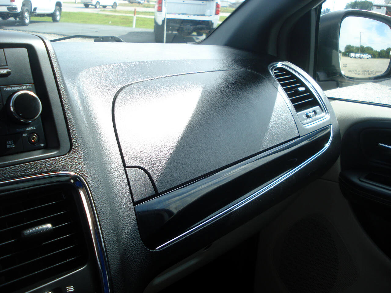 Used 2016 Dodge Grand Caravan SE image 27