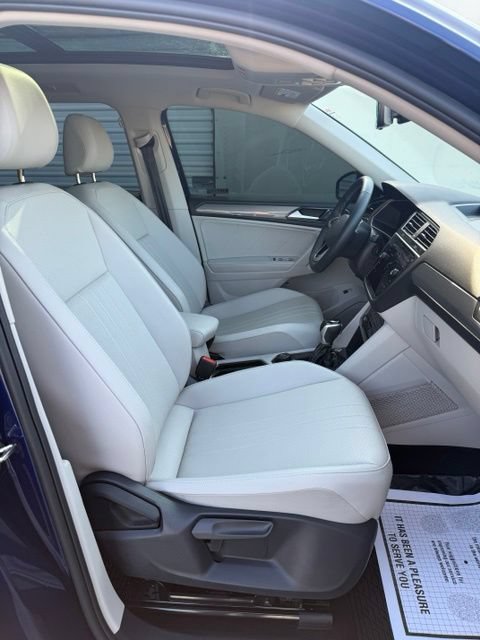 Used 2024 Volkswagen Tiguan SE w/ Panoramic Sunroof Package AWD/4WD image 19