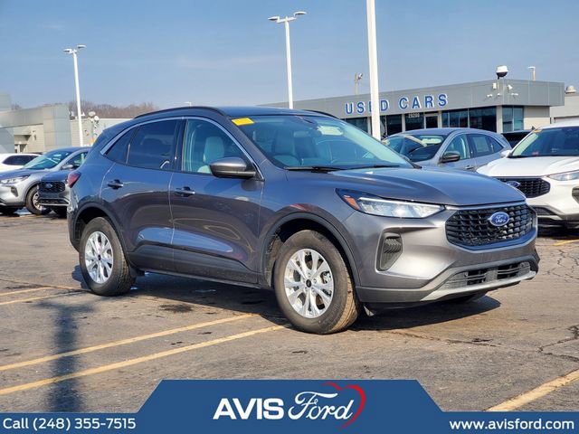 Used 2023 Ford Escape Active w/ Tech Pack #2 image 2