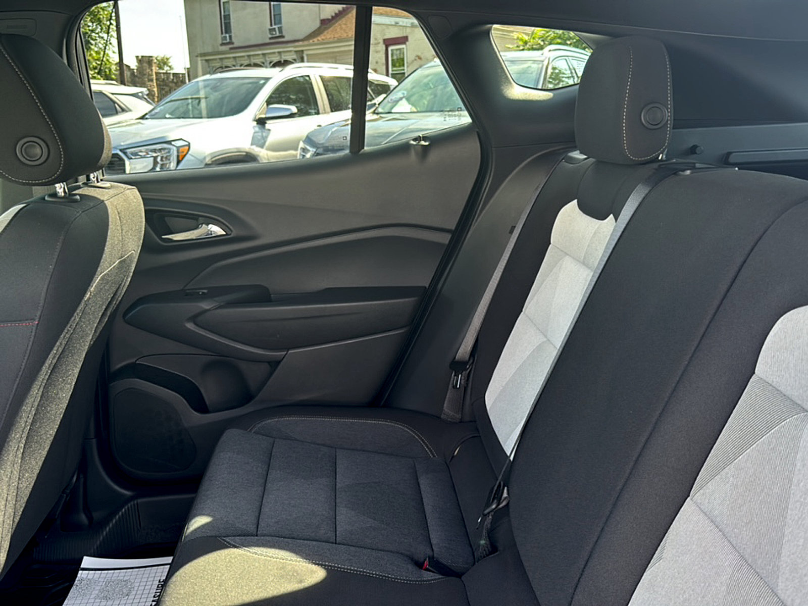 Used 2025 Chevrolet Trax RS FWD image 19