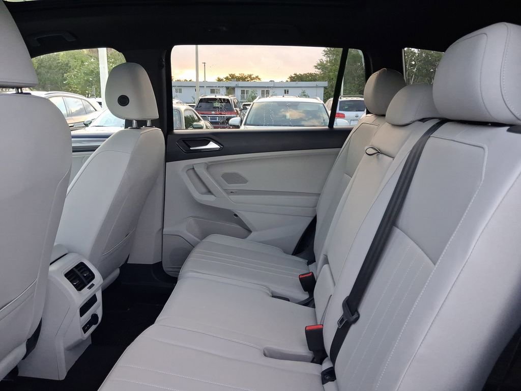 Used 2023 Volkswagen Tiguan SE R-Line image 8