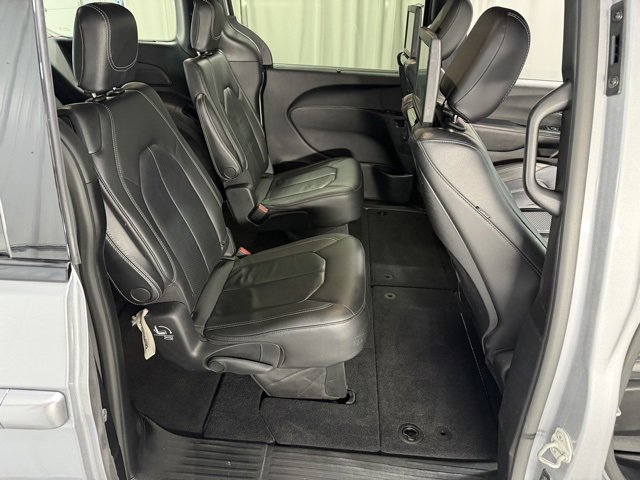 Used 2021 Chrysler Pacifica Touring-L w/ Uconnect Theater Family Group image 8
