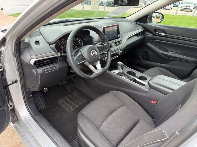 Used 2025 Nissan Altima 2.5 SV FWD image 10