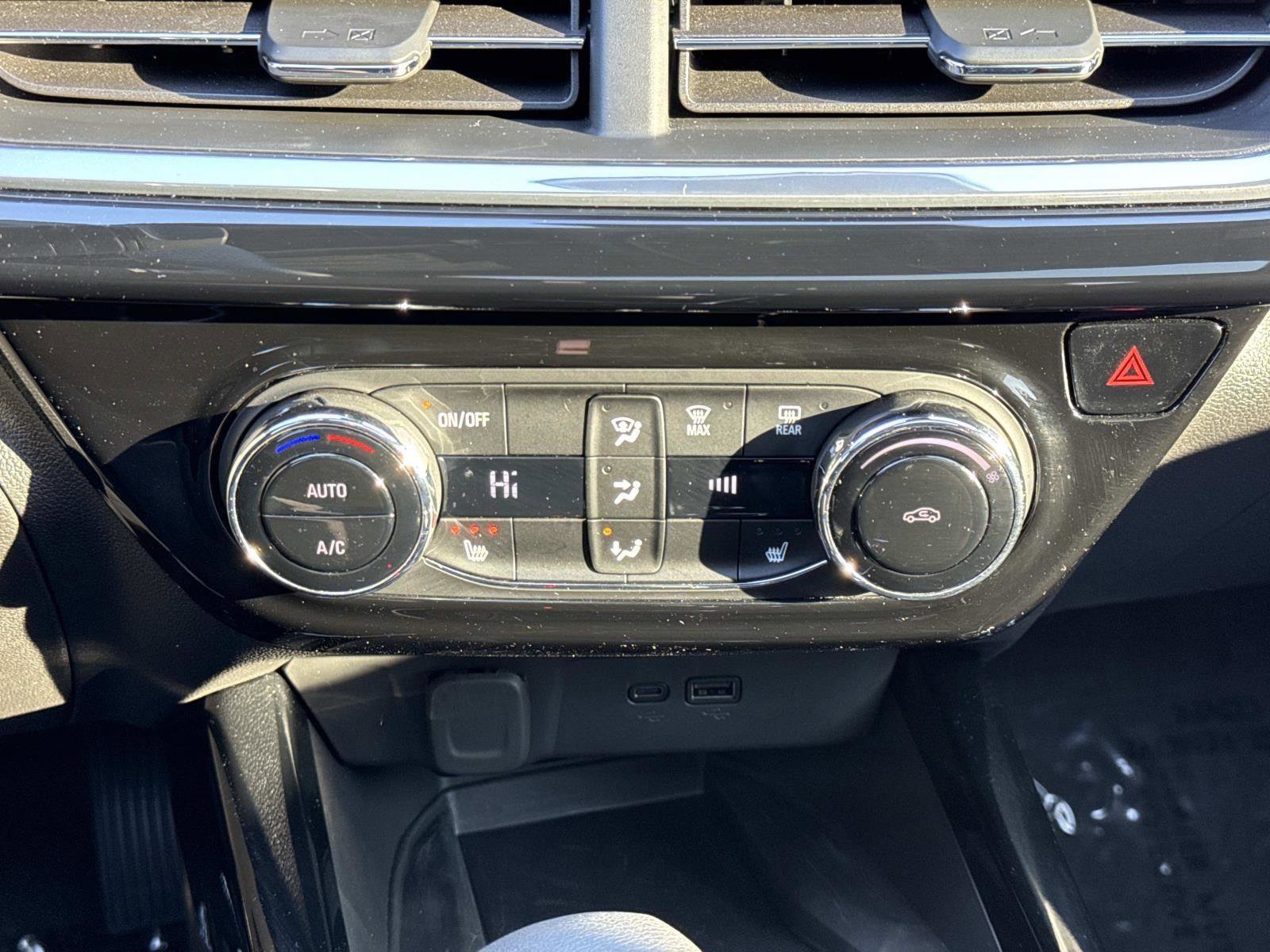 Used 2025 Chevrolet Trax RS w/ Sunroof Package image 6