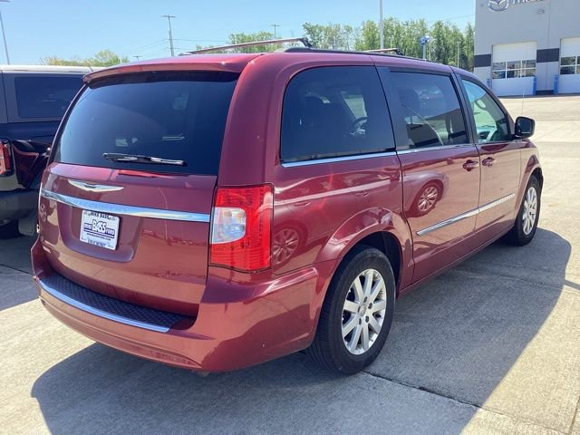 Used 2016 Chrysler Town & Country Touring FWD image 10