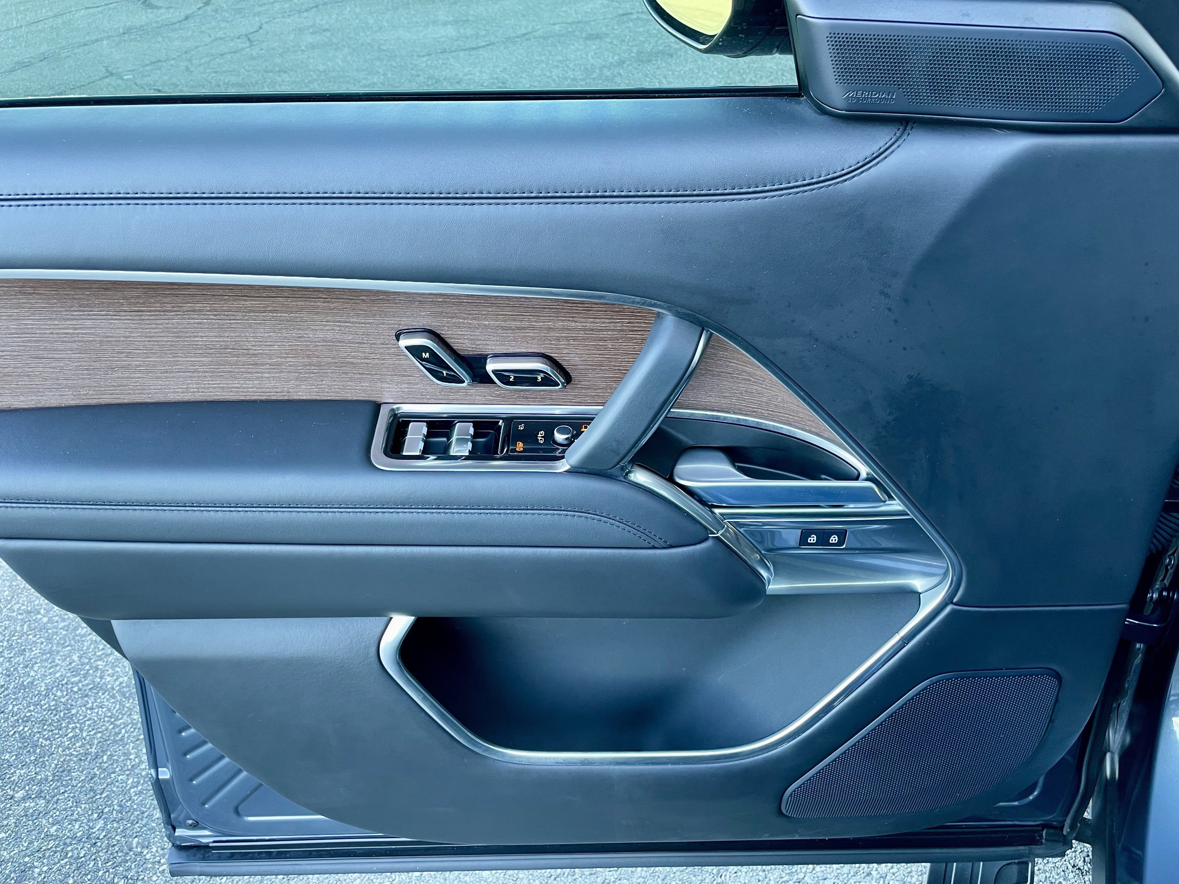 Used 2025 Land Rover Range Rover Long Wheelbase SE image 12