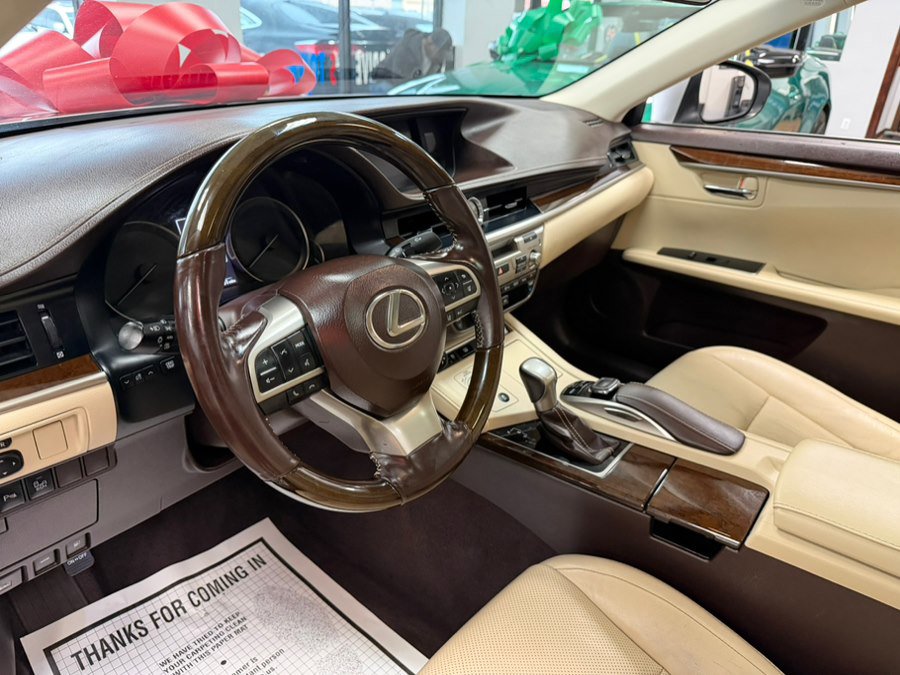 Used 2016 Lexus ES 350 w/ Luxury Package w/Wood Trim image 13