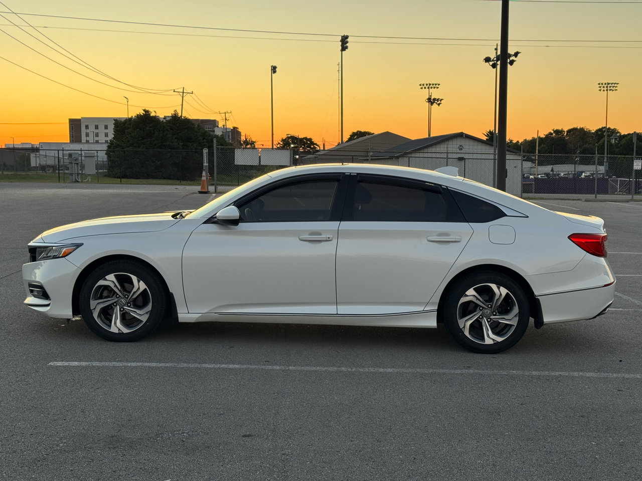 Used 2018 Honda Accord EX image 9