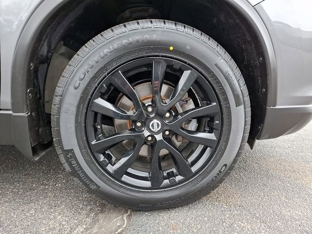 Used 2018 Nissan Rogue SV image 8